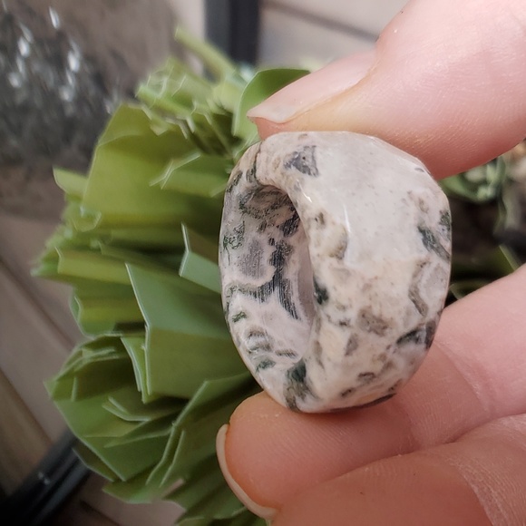 New Carved Faceted Natural Moss Agate Ring. - Picture 16 of 16